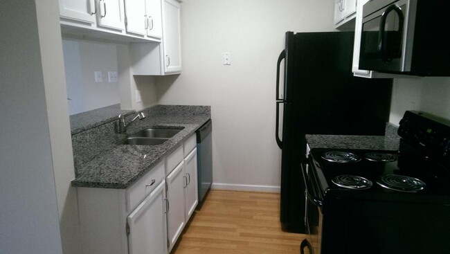 Building Photo - 6025 Rock Glen Drive Unit 509