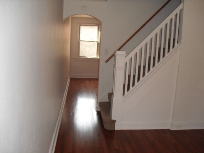 Building Photo - Available October 22, 2025, Lease will end...