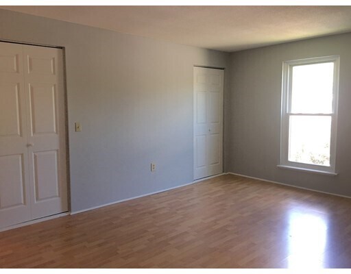 Building Photo - 6 Shadowbrook Ln