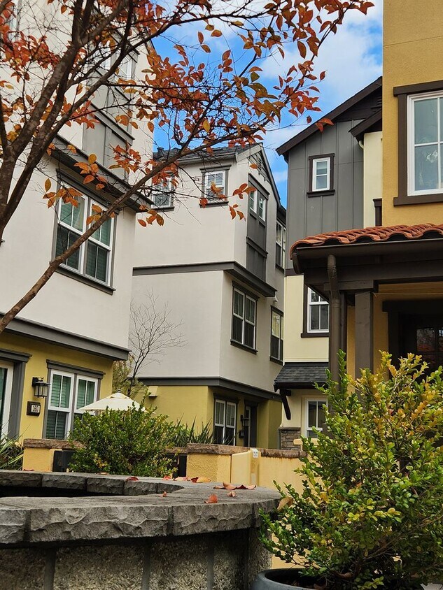 Primary Photo - Modern 3 bed 2.5 bath townhome