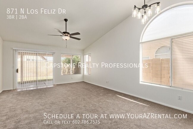 Building Photo - 871 N Los Feliz Dr