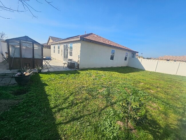 Foto del edificio - 1221 Chula Vista Ave