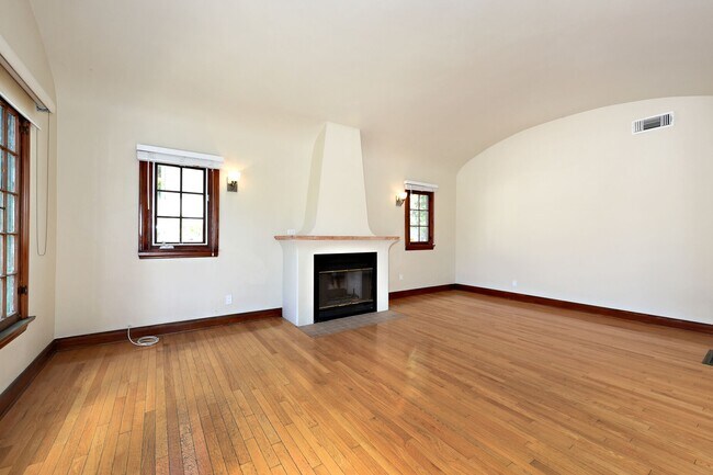 Foto del edificio - 1424 Warnall Ave