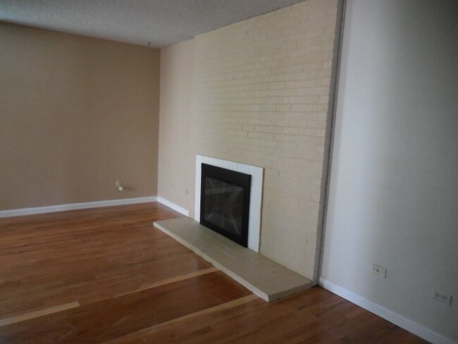 Building Photo - 3309 S Monaco Pkwy