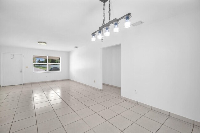 Building Photo - 10985 Christopher Ave