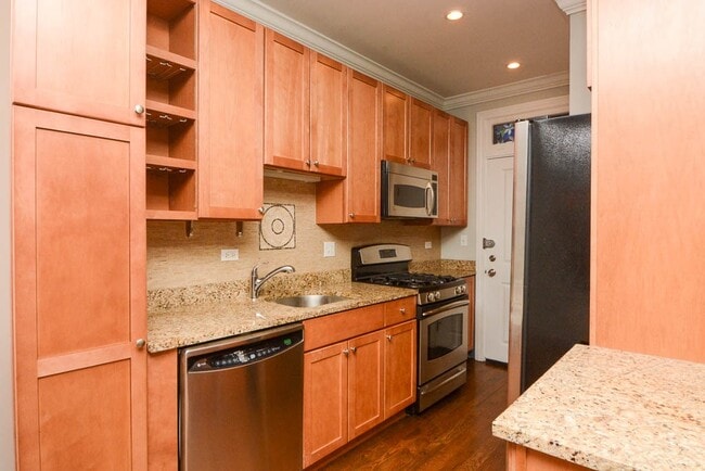 Foto del edificio - 747 W Addison St