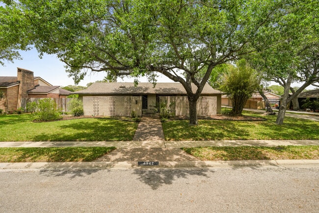 Foto del edificio - 4942 Cherry Hills Dr