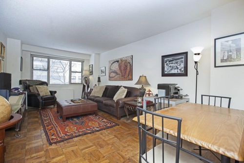 Building Photo - 305 E 40th St