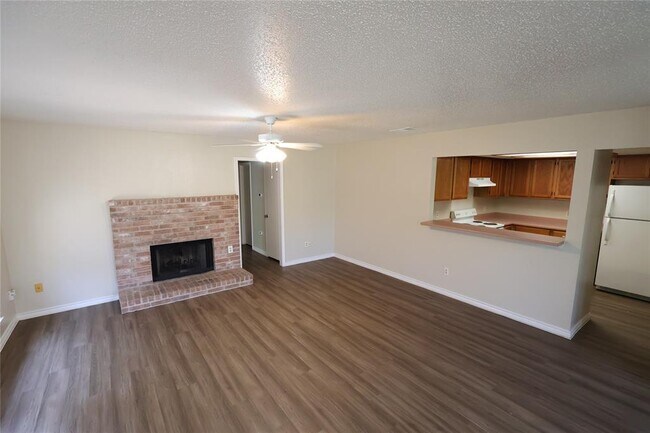 Foto del edificio - 6714 Windrift Way