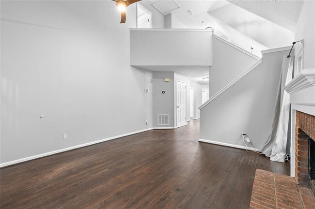 Building Photo - 969 Oak St SW