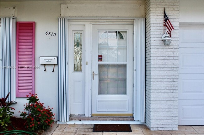Foto del edificio - 6810 NW 70th St