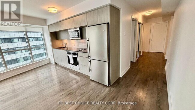 Photo du bâtiment - 585-2585 Bloor St E