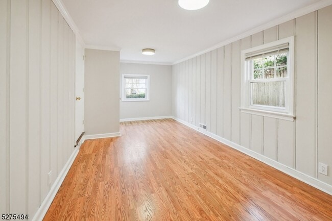 Building Photo - 46 Pine Terrace E