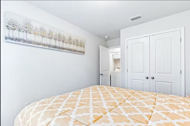 Foto del edificio - 7597 Shadow Lake Dr