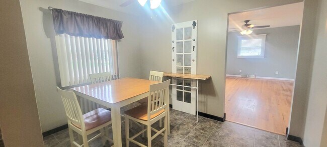 Foto del edificio - Small town Macon!