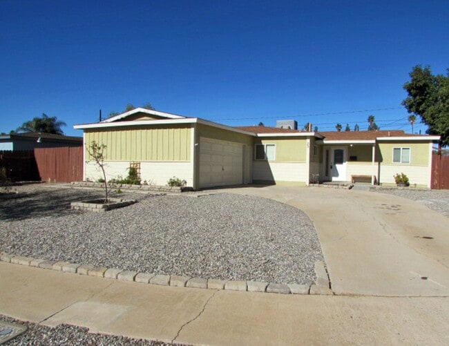 4BR/2BA house with fenced backyard in South Redlands - 4BR/2BA house with fenced backyard in South Redlands