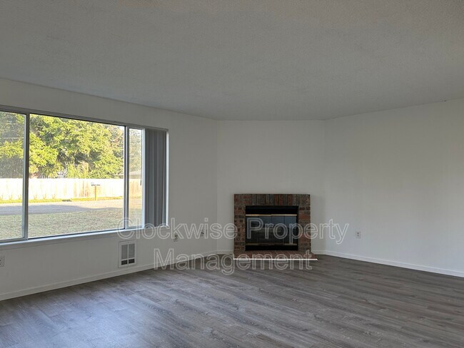 Building Photo - 816 101st St Ct E