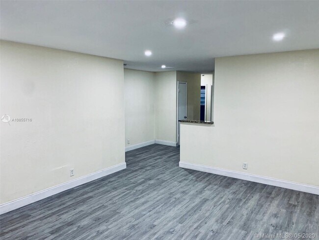 Foto del edificio - 2735 NW 58th Terrace