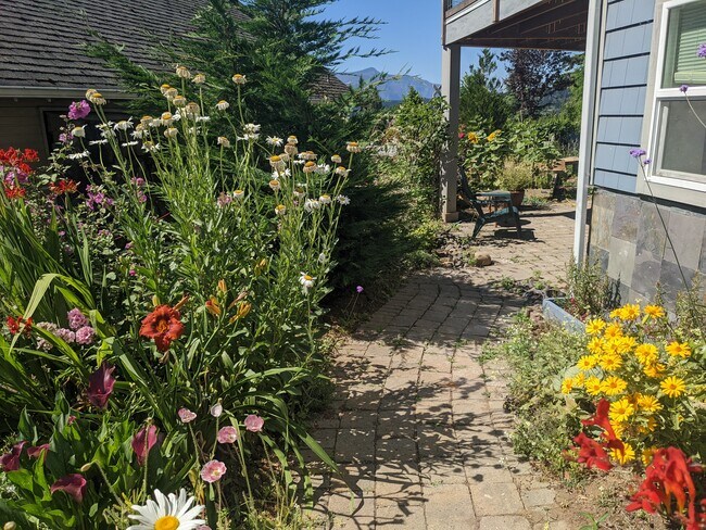 Entry walkway - 17 SW Russell Ave