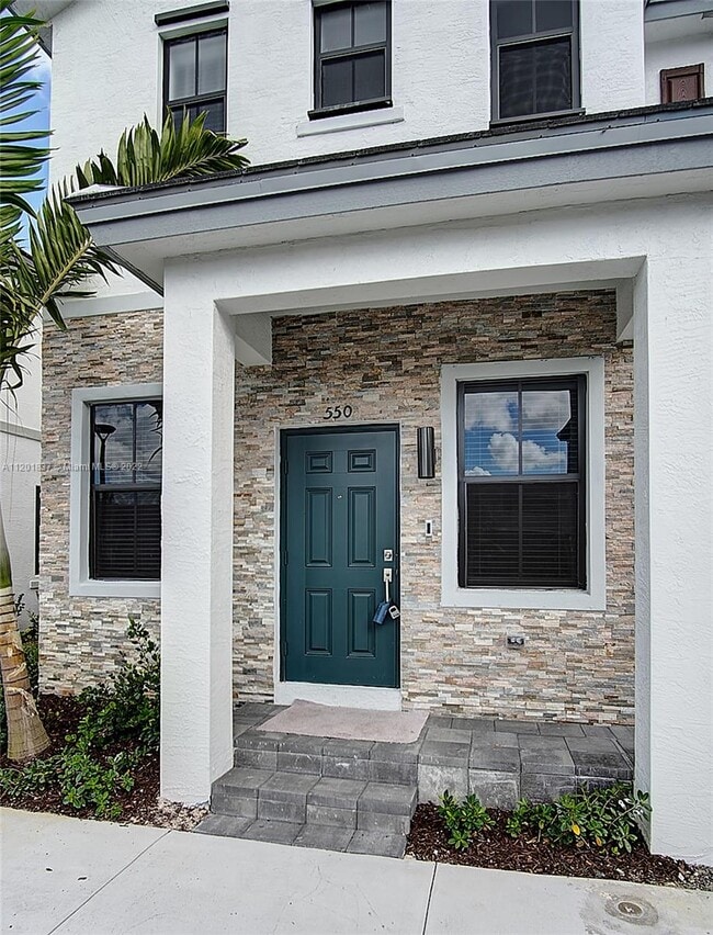 Building Photo - 550 SW 19th Ter