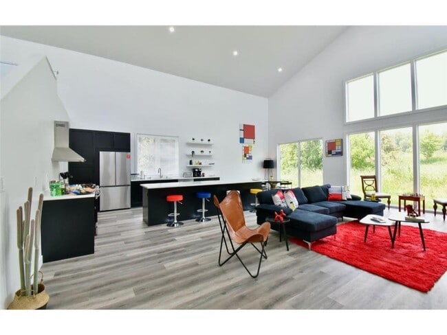 Building Photo - 1021 Gardner St E