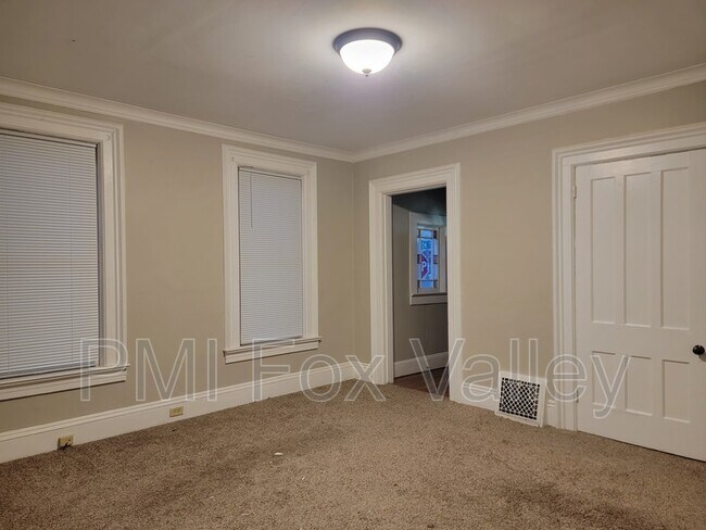 Building Photo - 564 Mt Vernon St