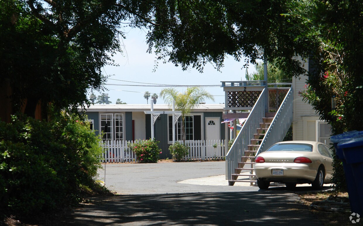 Building Photo - 935 Alta Vista Dr