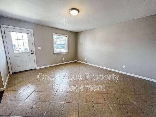 Foto del edificio - 415 E Church St