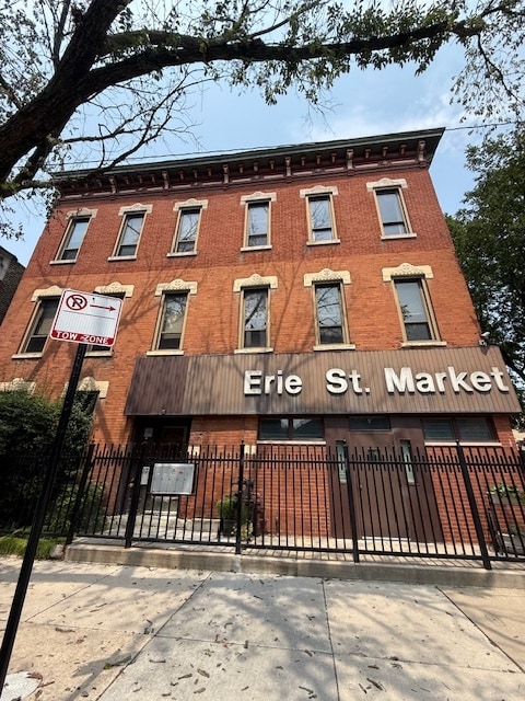Building Photo - 1902 W Erie St
