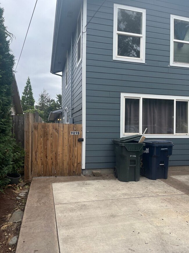 Building Photo - 2-Bedroom 1-Bathroom unit W/ private deck and yard