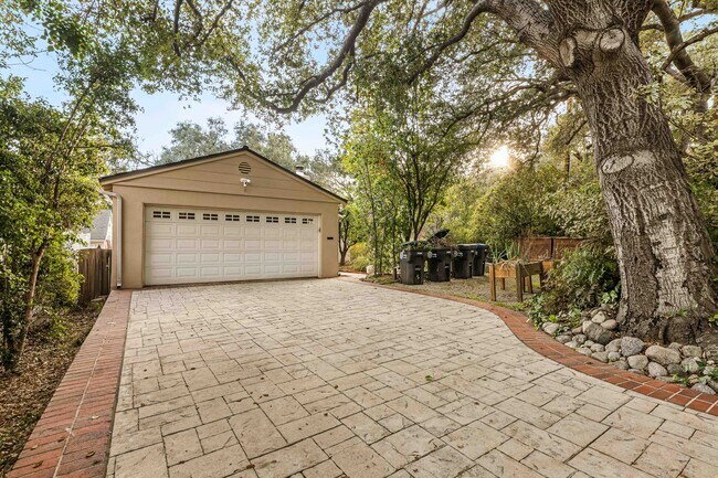 Foto del edificio - 2450 Hermosita Dr