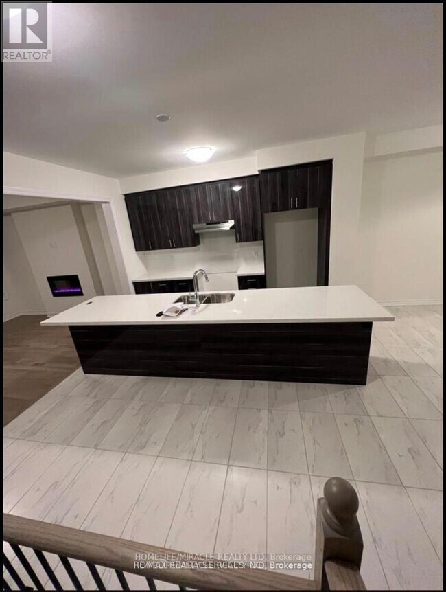 Photo du bâtiment - 65 Camino Real Dr