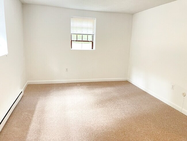Building Photo - 89 Elmwood Park