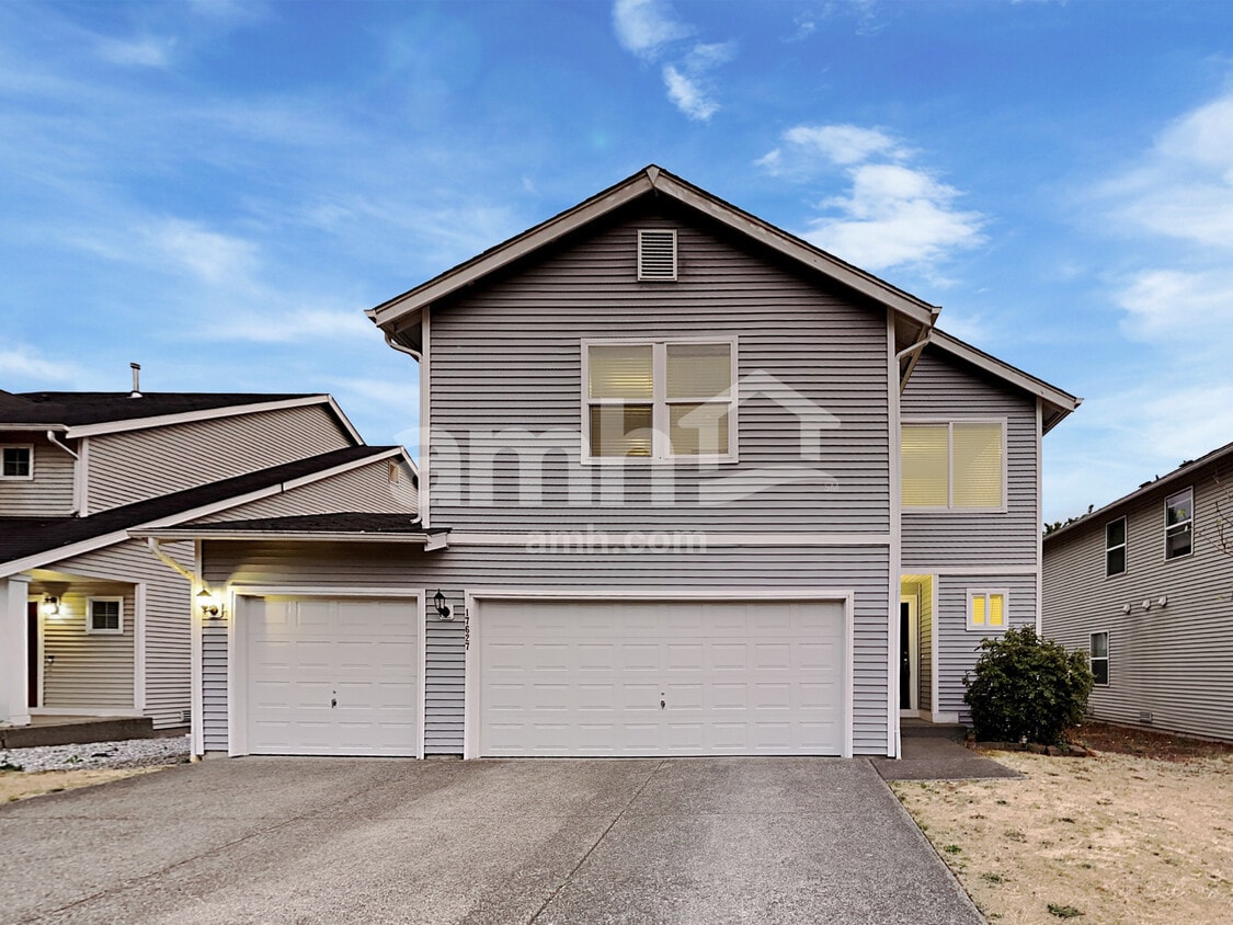 Primary Photo - 17627 Silver Creek Avenue E