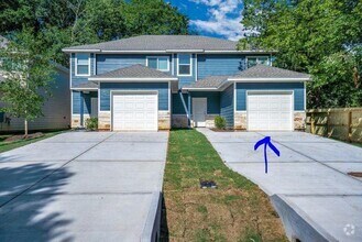 Building Photo - 910 Shady Ln