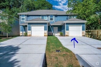 Building Photo - 910 Shady Ln