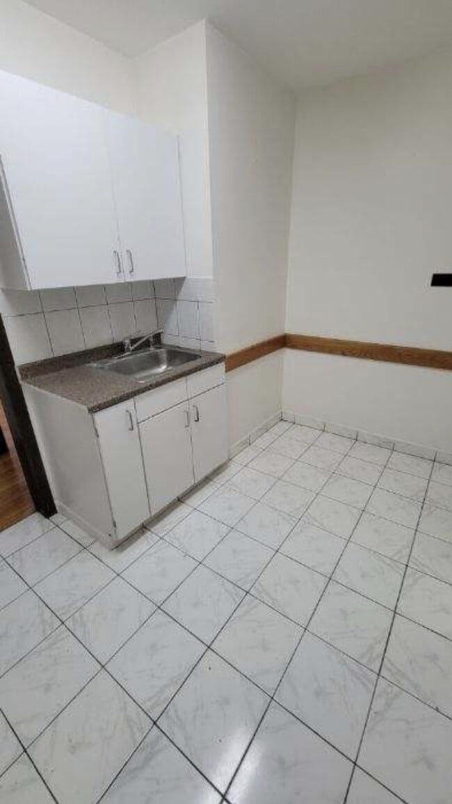 Building Photo - 2709 N Laramie Ave