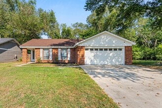 Building Photo - 4008 Hitchcock Dr