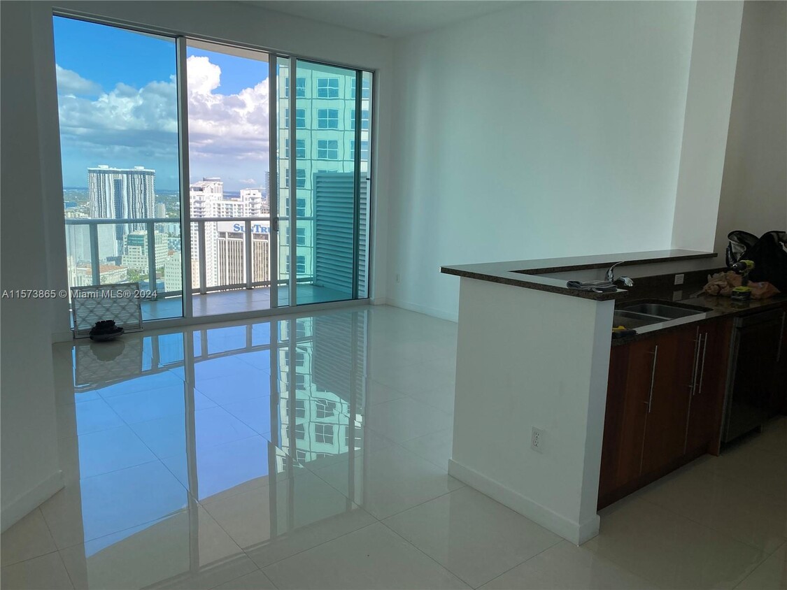 Foto principal - 300 S Biscayne Blvd