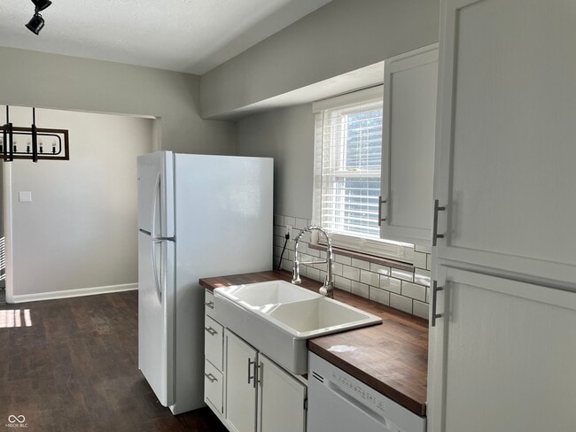 Building Photo - 126 Roosevelt Dr