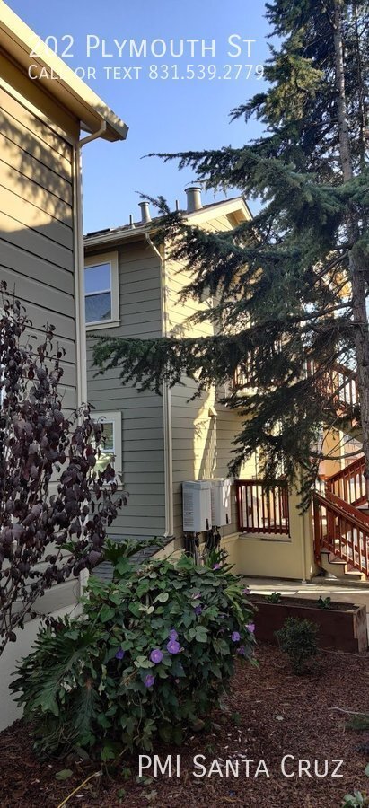 Building Photo - BRAND NEW Spacious duplex