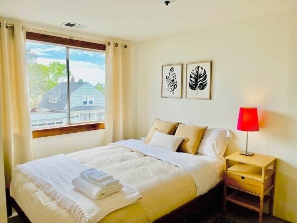 Primary Photo - 4706 NE 15th Ave