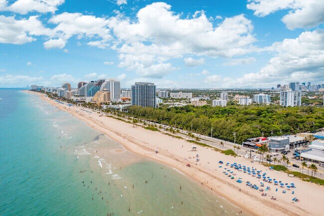 Foto del edificio - Beachfront Bloo's -2 Units-Ocean View Balc...