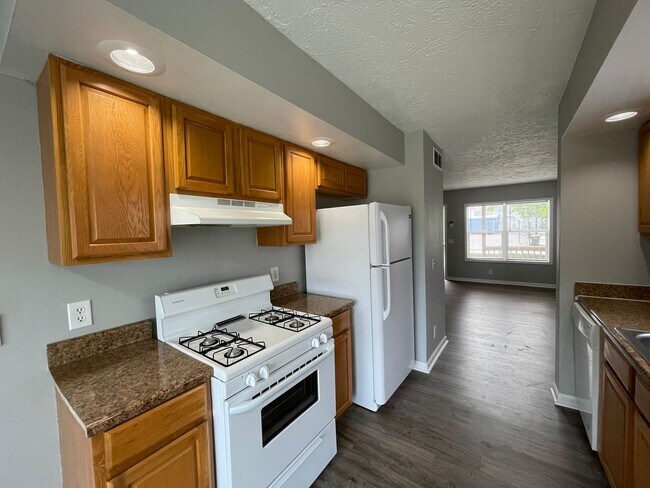 Foto del edificio - For Rent - Four-Bedroom Two-Bathroom Home ...