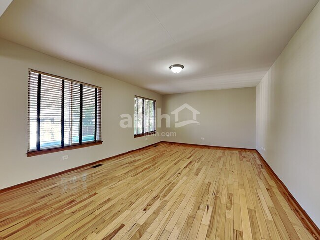 Building Photo - 26813 S Woodbriar Lane