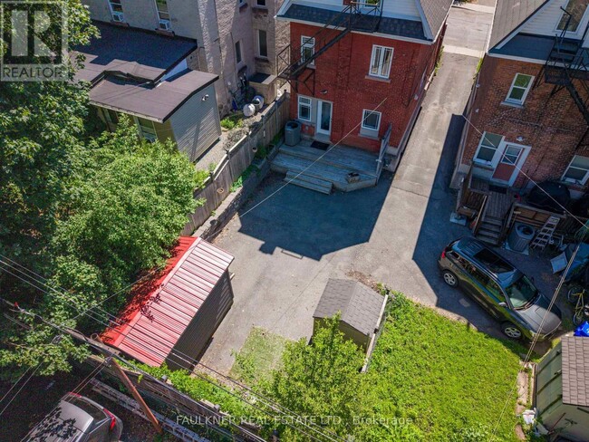 Building Photo - 107 Ave Blackburn