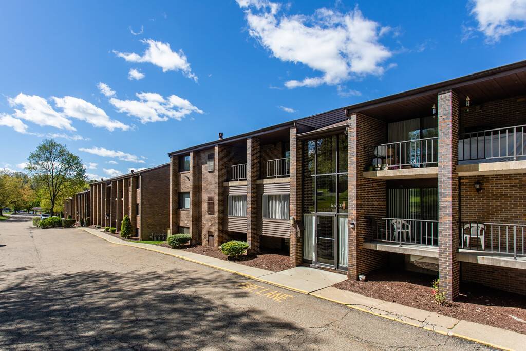 Briarwood Gardens Apartments in Bethel Park, PA