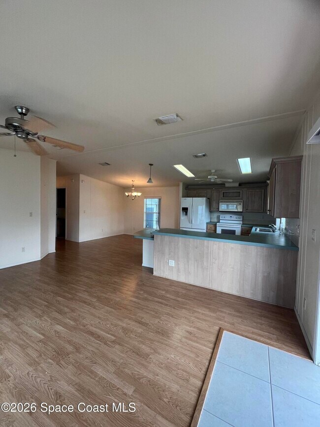 Foto del edificio - 495 Outer Dr