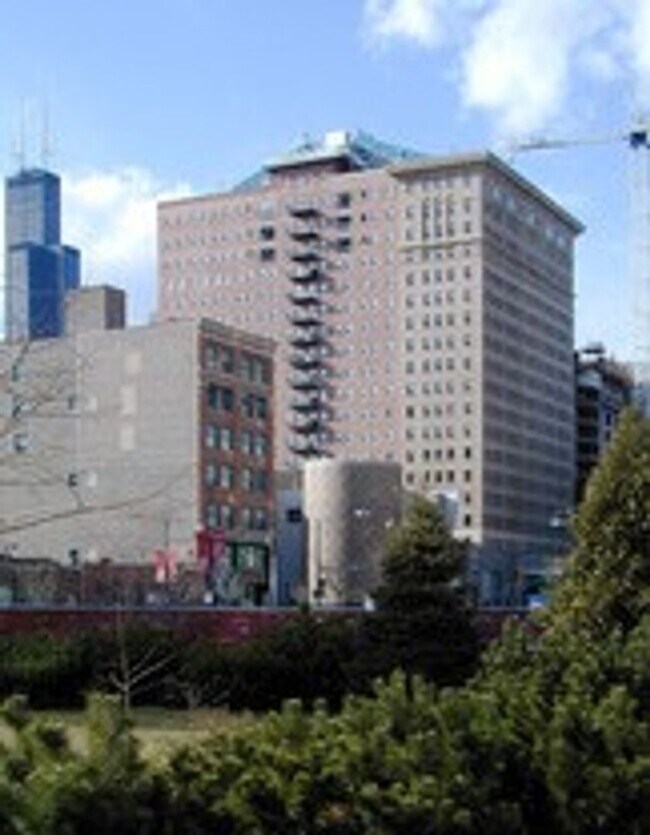 Foto del edificio - BEAUTIFUL STUDIOAPARMENT IN BURNHAM PLAZA WITH 1.0 BATH