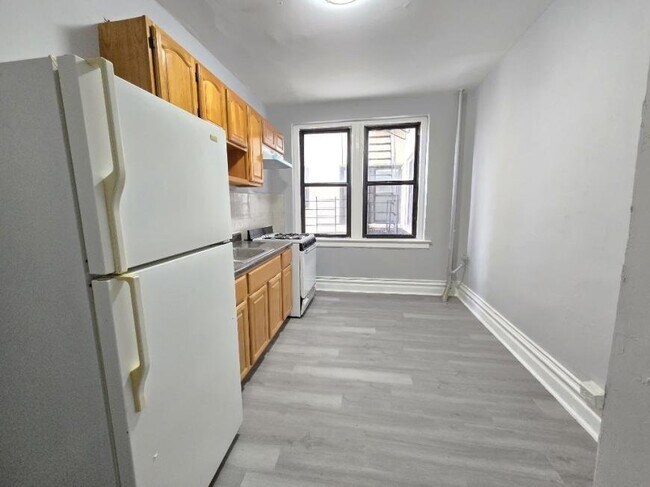 Foto del edificio - 160-166 Ellis Ave